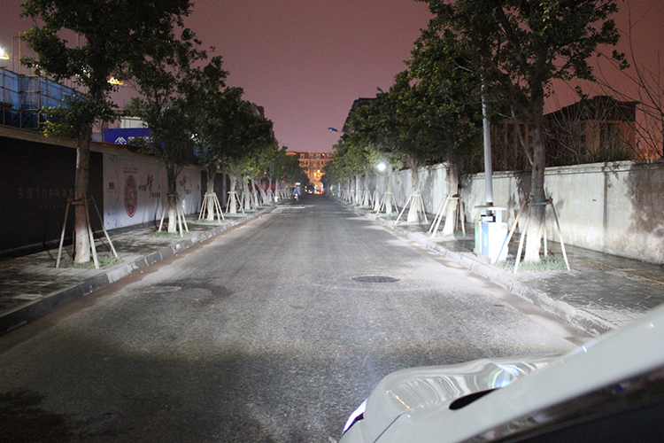 成都天一車燈海拉5氙氣燈透鏡遠(yuǎn)光實(shí)拍