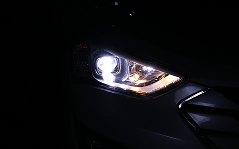 現(xiàn)代新勝達(dá)車燈改裝升級(jí)