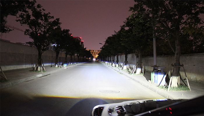 成都天一車燈米石led雙光透鏡近光實拍