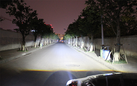 成都天一車燈LED雙光透鏡遠光實拍