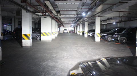 成都寶馬X1車燈改裝LED雙光透鏡遠(yuǎn)光效果實(shí)拍