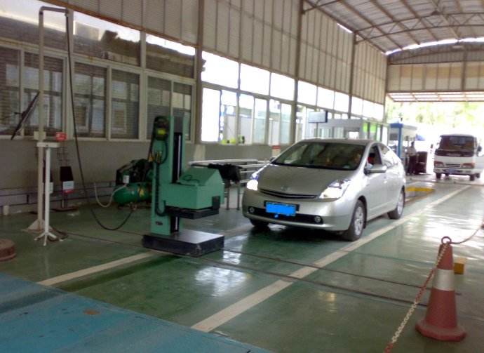 車燈年審現(xiàn)場