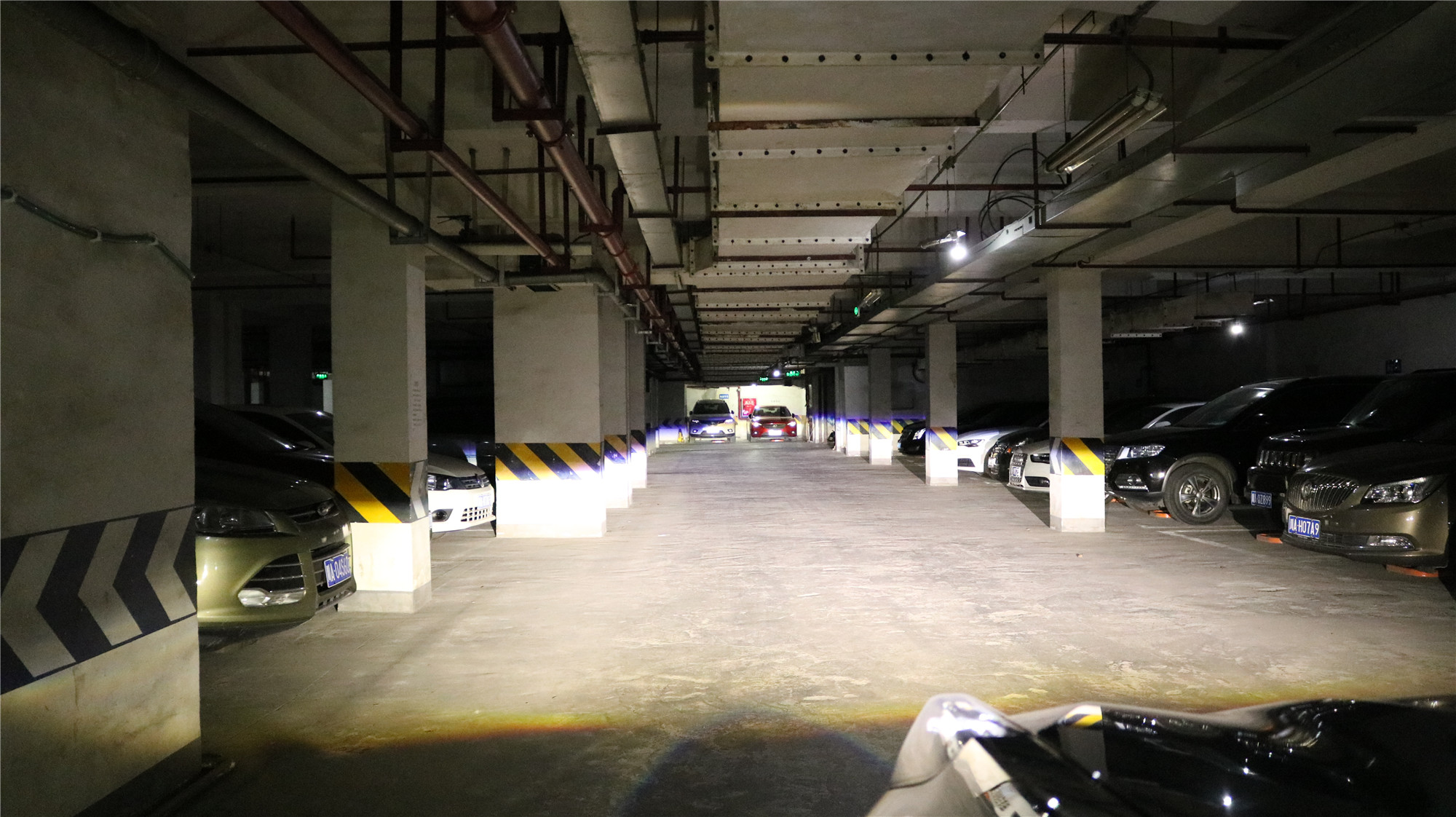 成都天一車燈領(lǐng)克01車燈改裝米石三周年LED雙光透鏡近光實拍