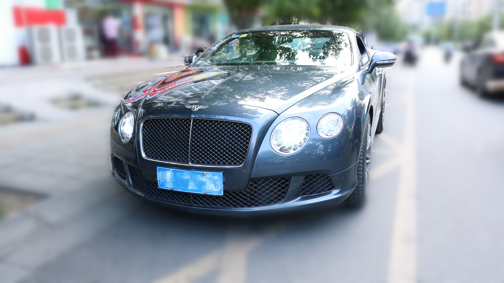 成都?xì)W陸改車燈，賓利歐陸車燈改裝格界激光LED雙光透鏡大燈