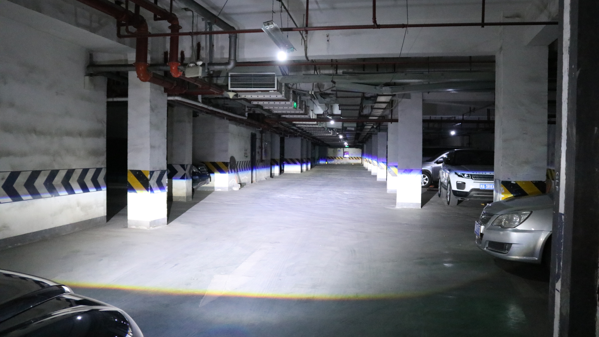 賓利歐陸車(chē)燈改裝激光大燈遠(yuǎn)近光效果