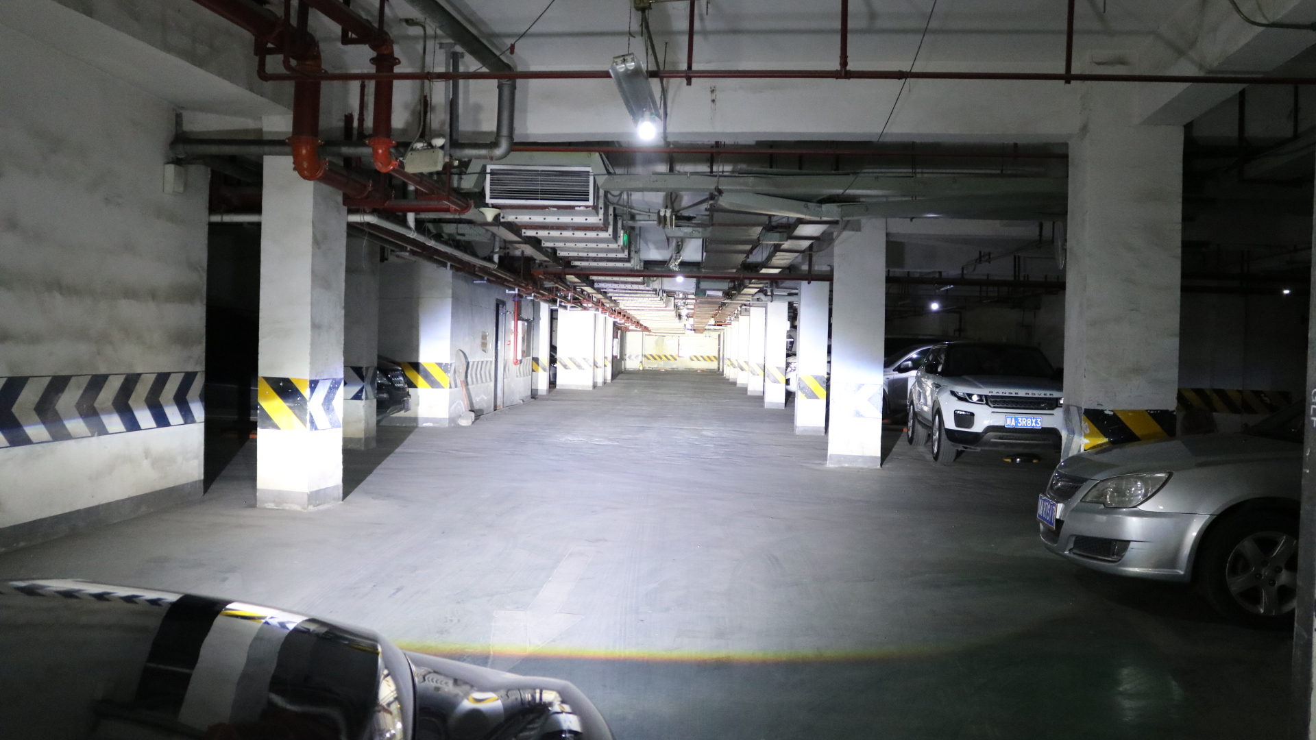 賓利歐陸車(chē)燈改裝激光大燈遠(yuǎn)近光效果