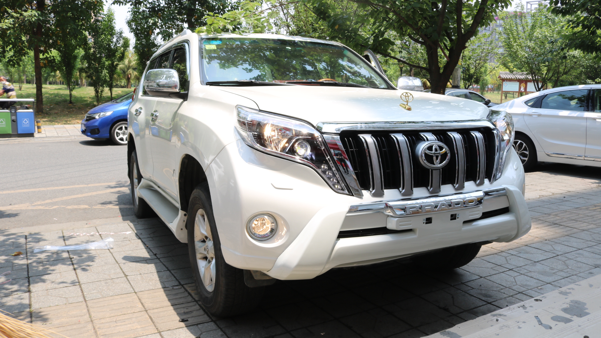 成都12款豐田普拉多改裝16款大燈前臉+中網(wǎng)+前杠